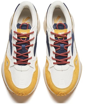 安踏 传承耐磨减震低帮休閒鞋 男款 黄色 Lookbook 安踏 传承耐磨减震低帮休閒鞋 男款 黄色