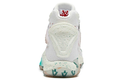 Anta KT5 'Christmas'