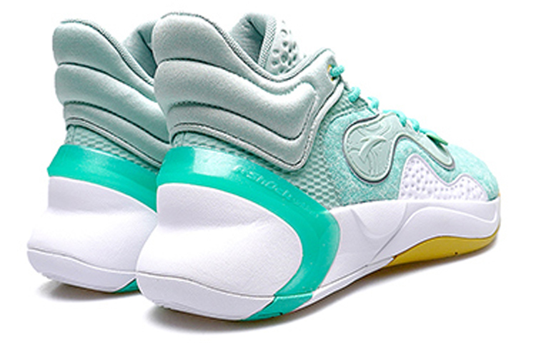 Lookbook 安踏 速决系列 KT 汤普森 速决 水泥克星 防滑耐磨减震 低帮 篮球鞋 白灰绿