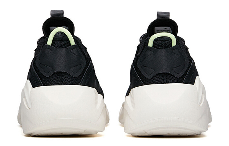 Shop 安踏 生活系列 減震輕便 低幫 休閒運動鞋 男款 標準黑