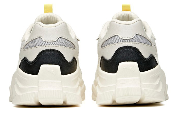 Shop 安踏 生活系列 輕便 低幫 運動休閒鞋 男款 白灰