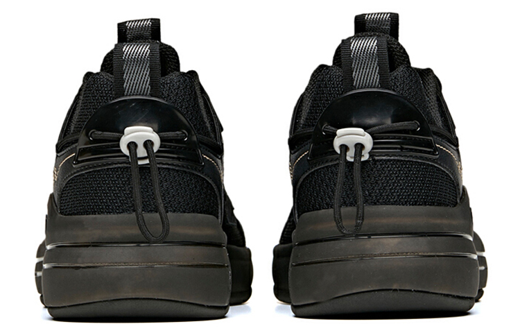 Shop Anta Life Series Sepatu Rendah 'Hitam Emas' 912118050-4