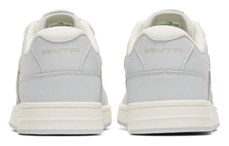 Shop Anta Life Series Sepatu Low-Top 'Anti Selip Abu Putih' 112258068-3