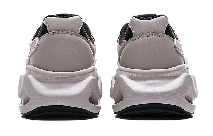 Shop 安踏 生活系列 厚底 減震防滑耐磨 低幫 老爹鞋 黑灰