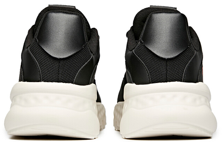 Shop 安踏生活系列低帮鞋 '黑灰色' 112038842-2