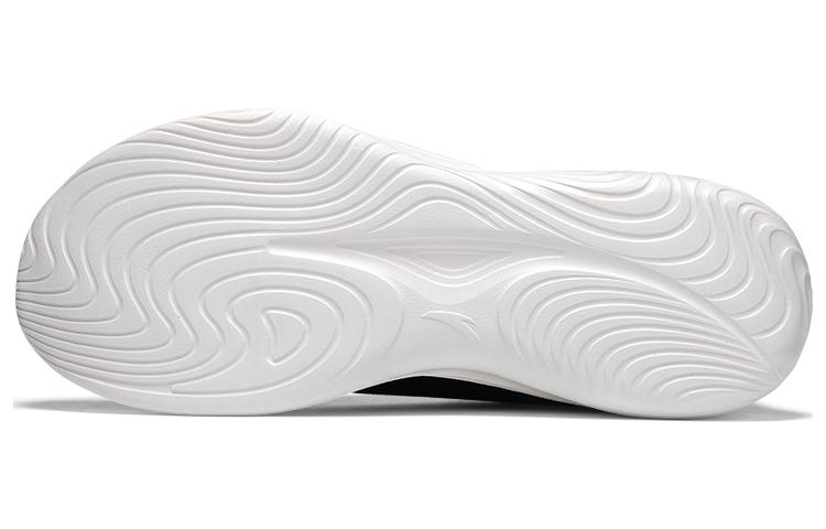 Shop Anta Lingyun 'Negro Blanco' 912335550-4