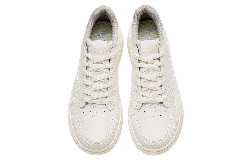 Order Anta Rendah 'Putih Ringan Bernafas' 112338011-1