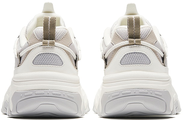 安踏防滑耐磨透氣低筒生活休閒鞋 男款 米白色 Shop 安踏防滑耐磨透氣低筒生活休閒鞋 男款 米白色