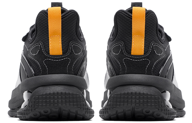 Shop Anta Rendah 'Kulit Sintetik Hitam' 112138812-3