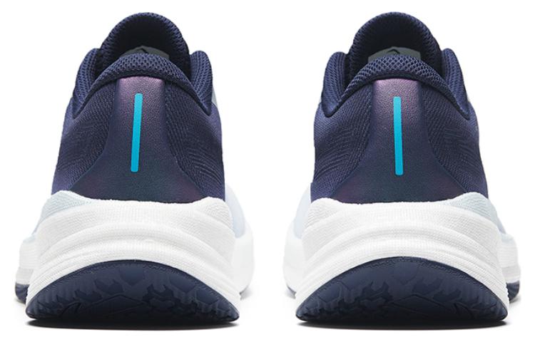 Shop Anta安踏 防滑耐磨 低幫 跑步鞋 男款 白灰