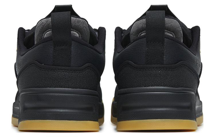 Shop Anta Low Top 'Black Penahan Guncangan' 112248053-2
