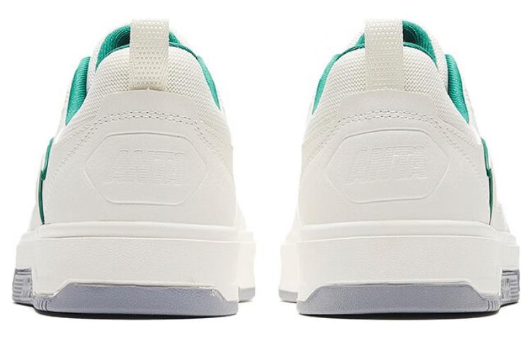 Shop 安踏低帮篮球鞋'白绿' 112348011-1