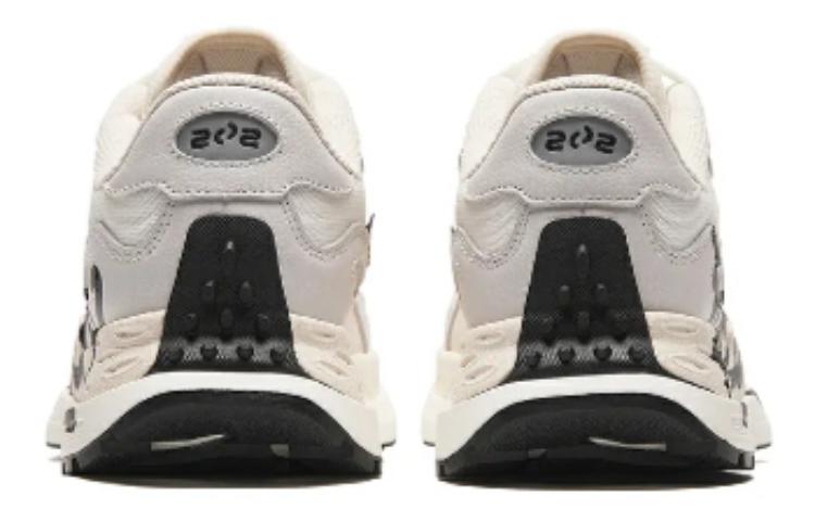 Shop 安踏 圓頭繫帶 耐磨防水 低幫 跑步鞋 男款 白灰黑