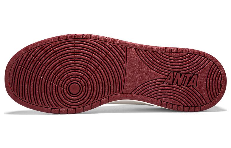 Shop Anta Low Top 'Blanco Rojo' 912348067-4