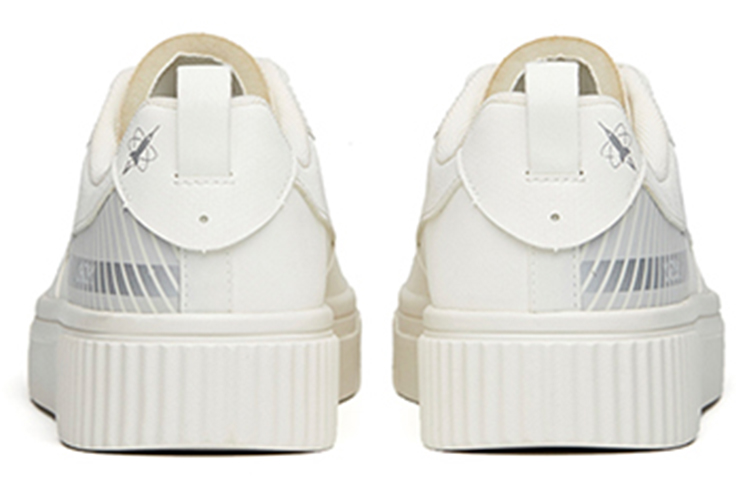 Shop 安踏生活滑板鞋‘白色’ 112148066-1