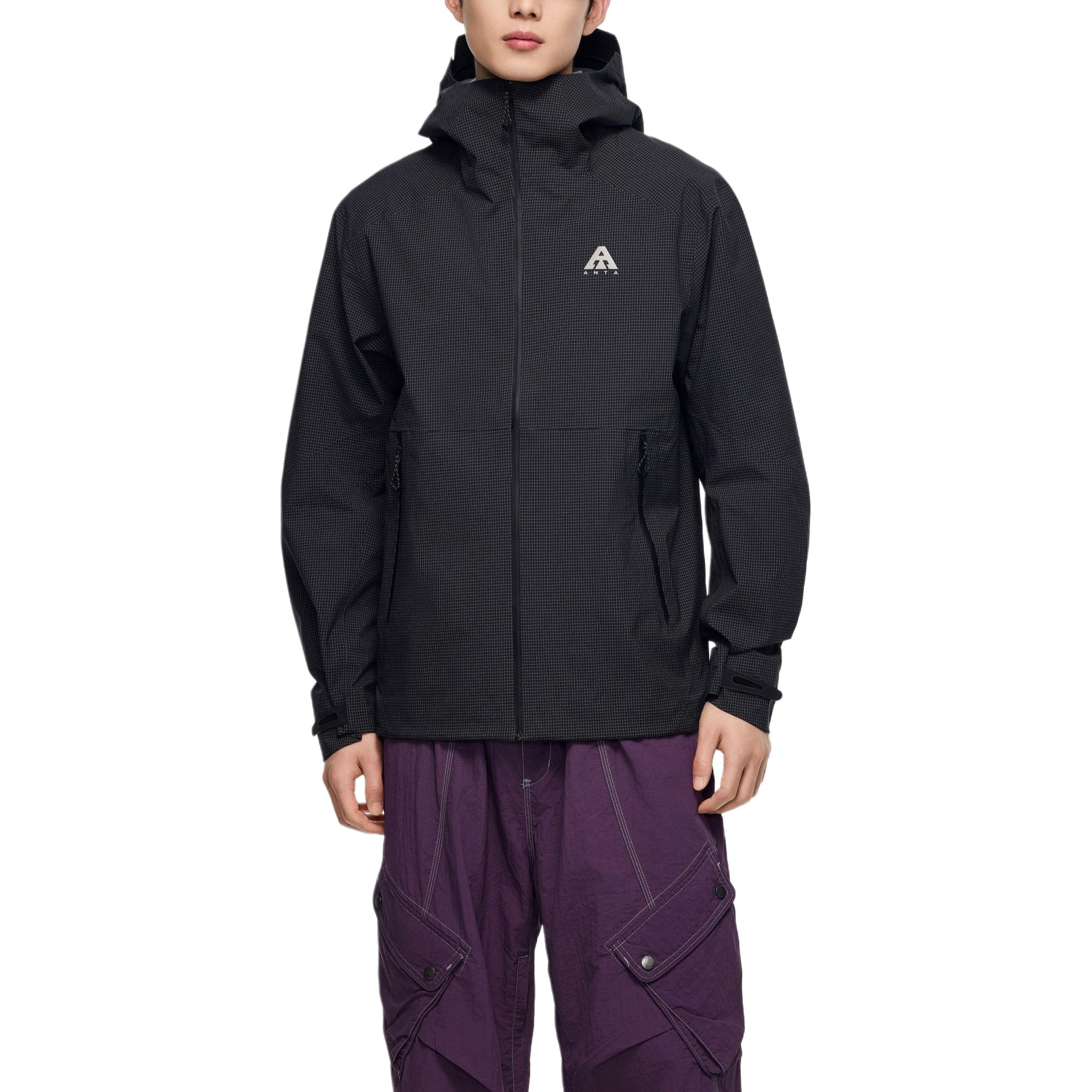 Lookbook 安踏LT Shell黑色防風外套 男女款 - 輕量、防水、品牌標誌 952417605-5