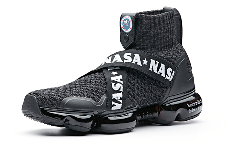 Lookbook Anta NASA x SEEED ''60th Anniversary Cushion Hoge Sneakers Zwart'' 91838809-2