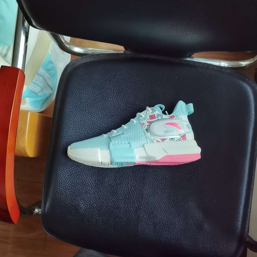 Anta Nike Kyrie 2 'Light Frenzy'