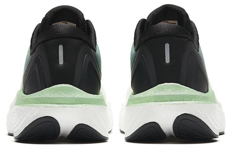 Shop Anta Nitrogen 'Hijau Hitam' 912335585-3