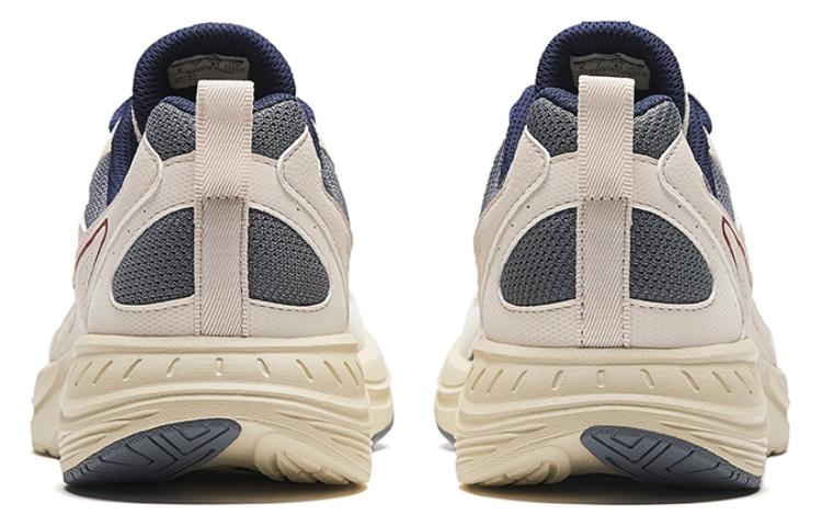 Shop アンタ レトロランニングシューズ 白/グレー/ネイビー 912345595-3