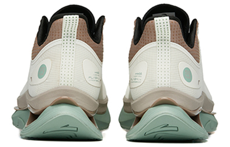 Shop 安踏跑步系列“国家队Nitro” 112225680A-3