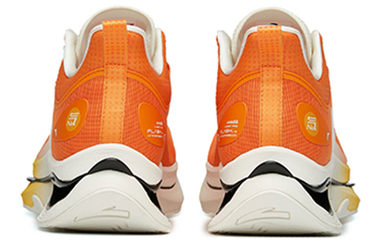 Shop 安踏跑步系列"星火日落橙" 112225680A-2