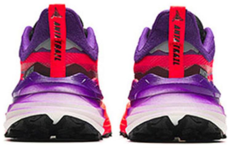 Shop 安踏跑步系列运动鞋 '红紫黑' 112345588-2