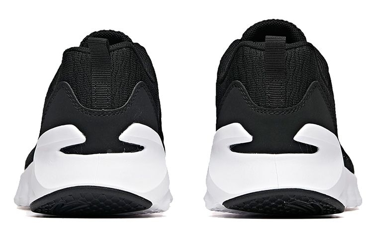 Shop 安踏 跑步系列 舒適低幫跑步鞋 黑色