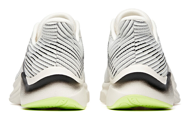 Shop Sepatu Lari Anta Edge 'Putih Hitam' 112035589-4