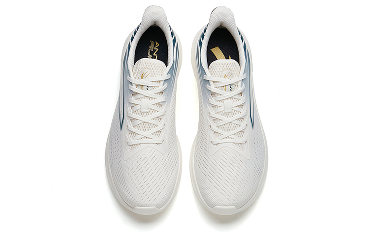 Lookbook 安踏跑步系列运动鞋‘白蓝’ 912235521-3