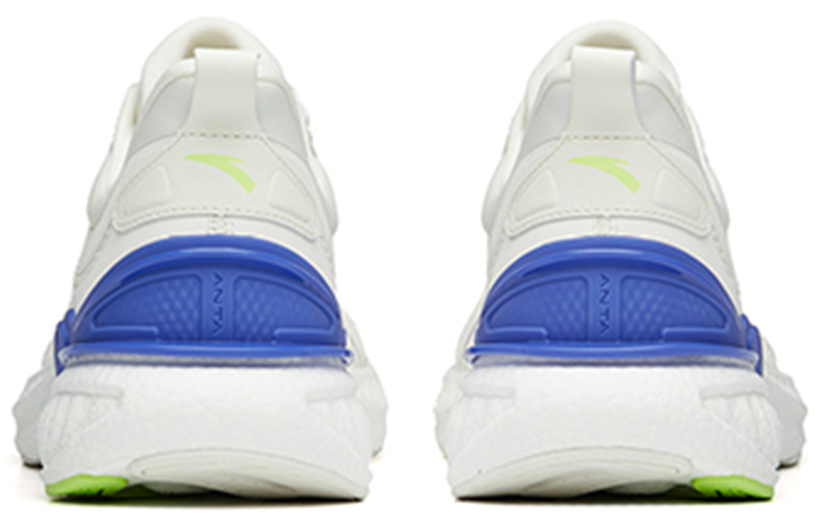 Shop 安踏跑步系列运动鞋 '白蓝绿' 112225570R-1