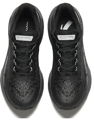 安踏跑鞋系列“黑色” 112345584-5 Lookbook 安踏跑鞋系列“黑色” 112345584-5