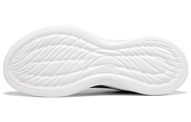 Shop Anta安踏 防滑耐磨透氣 低筒 跑步鞋 男款 冷灰色