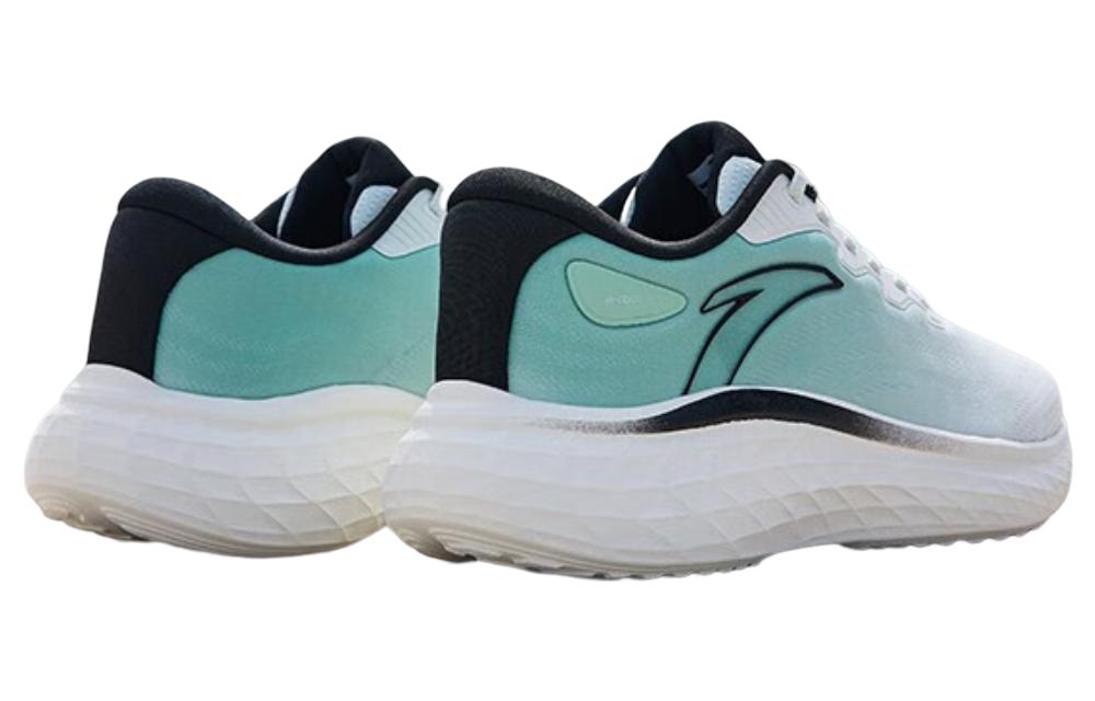 Shop Anta Kasut Lari 'Putih Hijau Hitam' 912315572-4