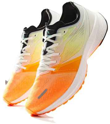 安踏跑步系列运动鞋‘白黄橙’ 912345585-2 Lookbook 安踏跑步系列运动鞋‘白黄橙’ 912345585-2