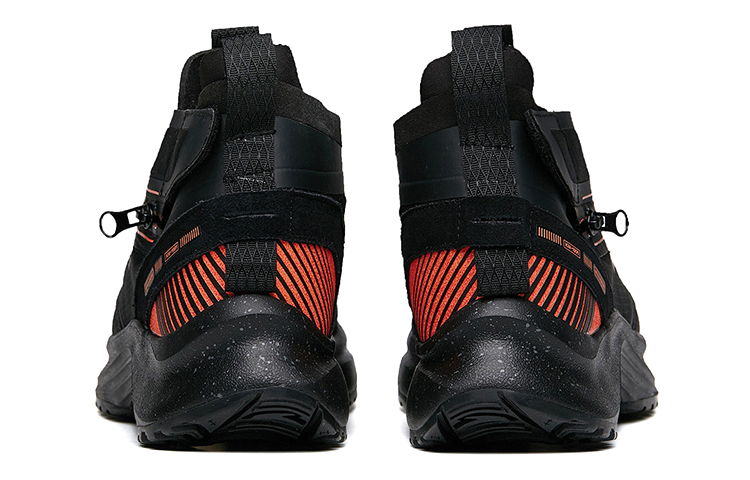 Shop 安踏跑鞋系列皮革运动鞋'黑橙银' 112045529-3