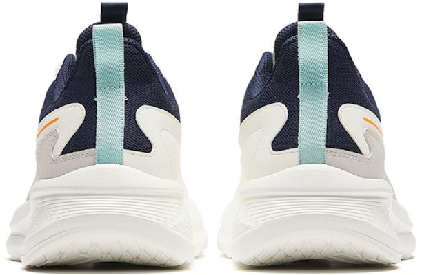 安踏舒適百搭防滑耐磨低幫跑步鞋男款 白色 Shop 安踏舒適百搭防滑耐磨低幫跑步鞋男款 白色