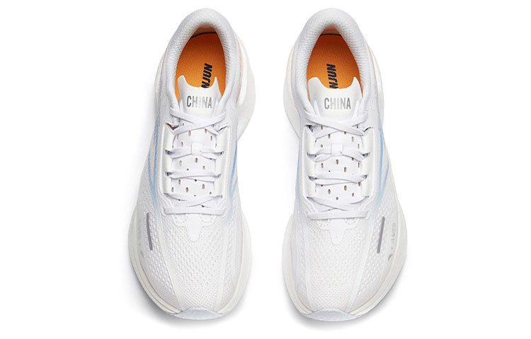 Lookbook Anta安踏 骇浪 1 氮科技 專業長距離 跑步鞋 男款 白色