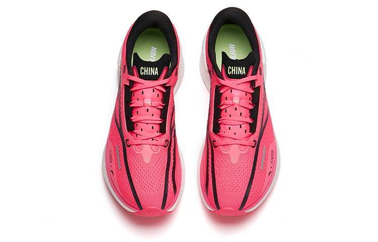 Lookbook Anta安踏 骇浪 氮科技 專業長距離 透氣輕便 低幫 跑步鞋 男款 粉黑