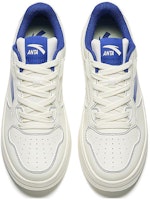 安踏舒適防滑耐磨低幫板鞋男款白色 Lookbook 安踏舒適防滑耐磨低幫板鞋男款白色