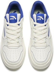 安踏舒適防滑耐磨低幫板鞋男款白色 Lookbook 安踏舒適防滑耐磨低幫板鞋男款白色