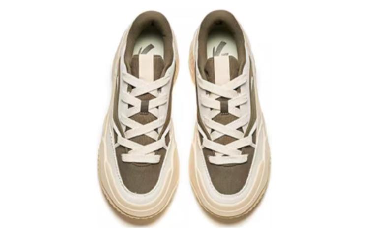 Shop 安踏 曲奇鞋 耐磨透氣 低幫 板鞋 男款 米色