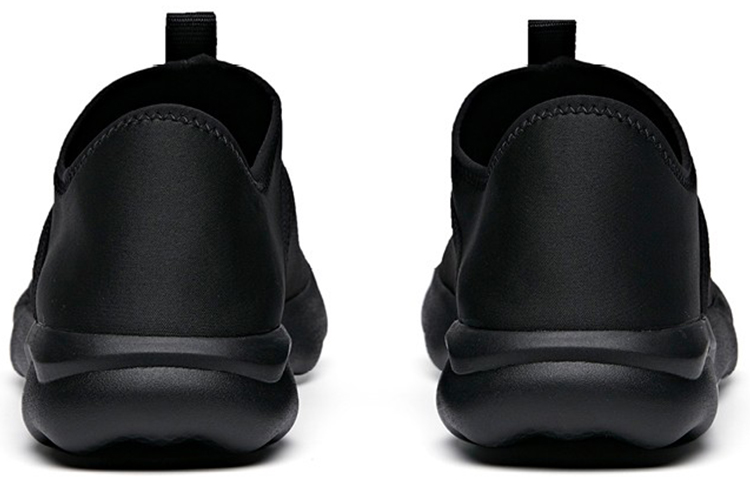 Shop Anta Slip-On Latihan 'Hitam' 91928605-8