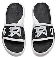 安踏百搭運動拖鞋 黑白 Lookbook 安踏百搭運動拖鞋 黑白