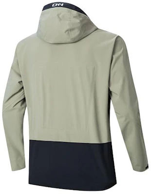 安踏Storm Shield戶外防水防風外套 - 橄欖綠 152417616-1 Lookbook 安踏Storm Shield戶外防水防風外套 - 橄欖綠 152417616-1