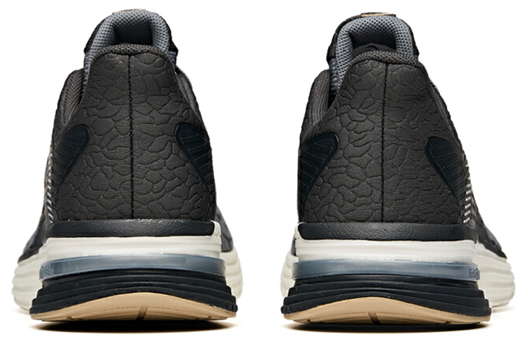 Shop Anta安踏 天啟 低筒 跑步鞋 男款 灰