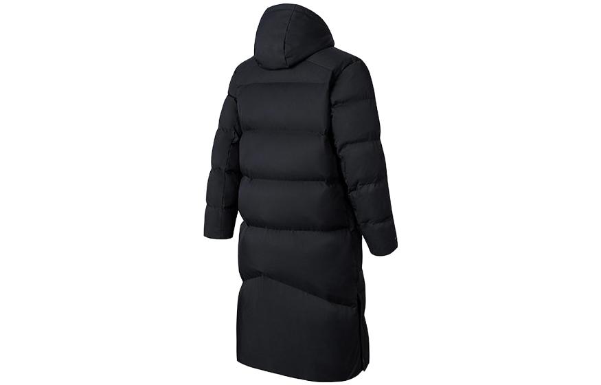 Lookbook 安踏訓練系列 黑色四向抗雪長版羽絨外套 952347905-3