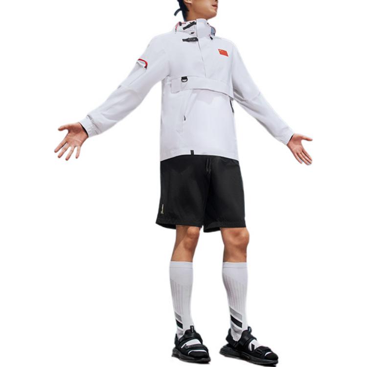 Shop 安踏白色戶外防風防曬透氣外套 152250602-1