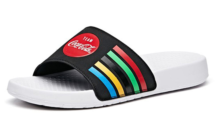 Lookbook Coca Cola x 安塔 客廳系列 休閒外出拖鞋 左黑右紅 可口可樂聯名