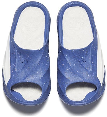 安踏 x WASSUP 氮氣拖鞋 "藍白" 912411801-1 Lookbook 安踏 x WASSUP 氮氣拖鞋 "藍白" 912411801-1